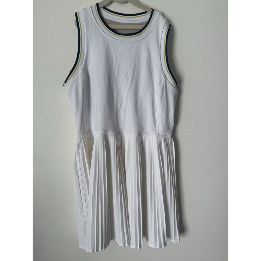 Lululemon Dress Tennis Scoop Neck Collegiate Women Sz 12 White Pleated EUC